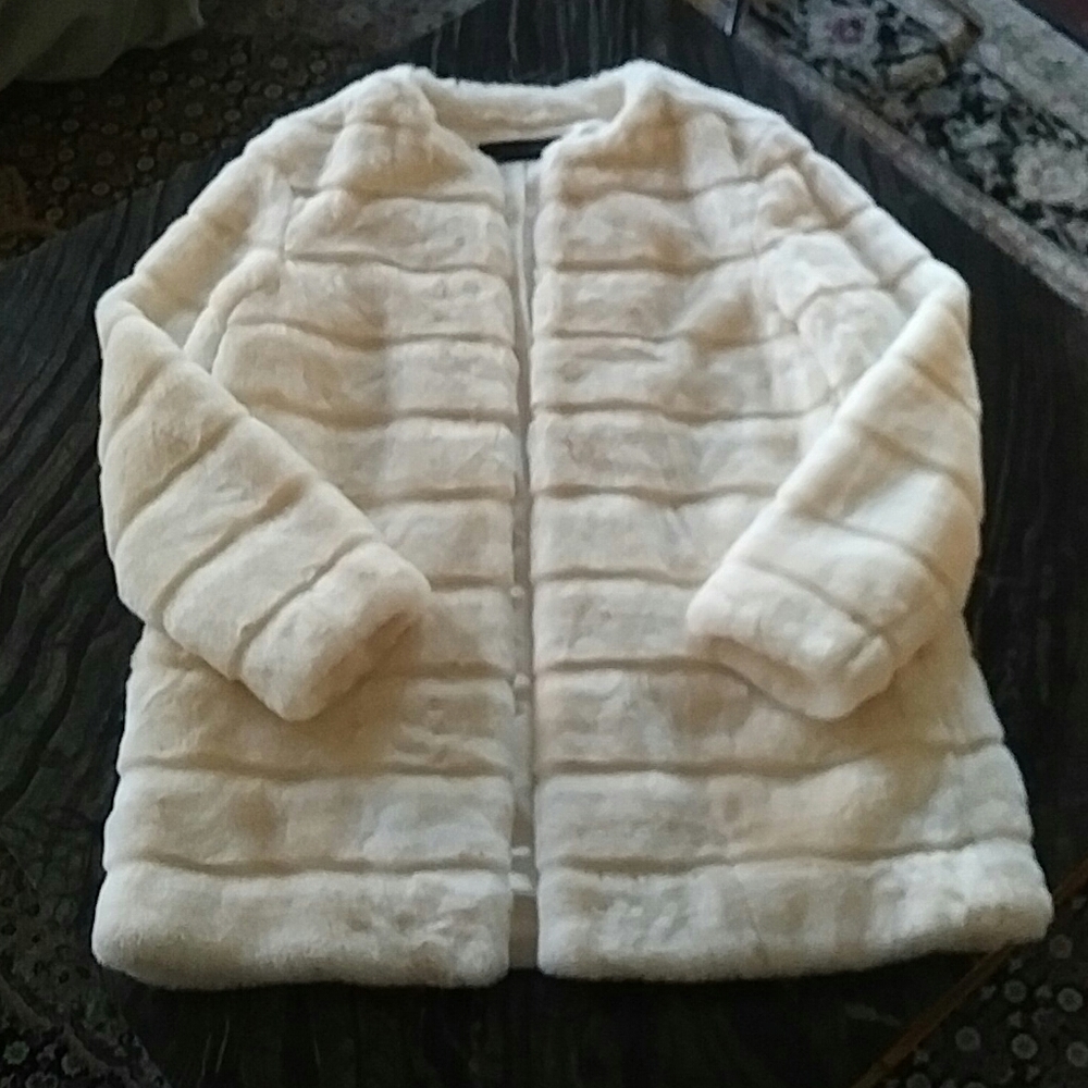 ZARA - white faux fur coat